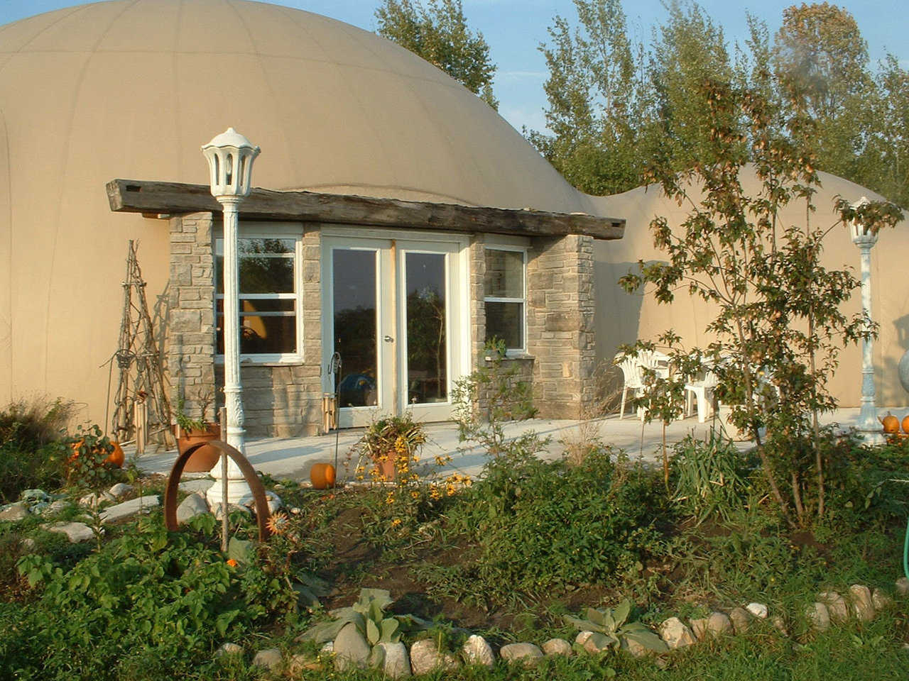Gemini Midsize Dome Home in Lake Huron Canada